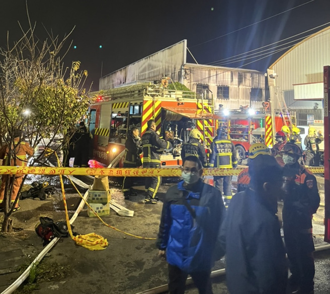 台中违建工厂大火4死2伤 ，母见爱儿成焦尸泣喊:刚结婚留下1岁孩。(中时资料库)
