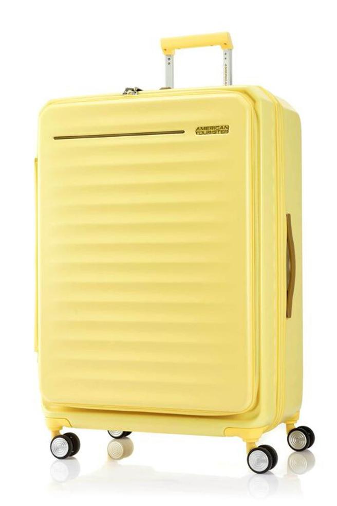 京站的Samsonite Bag StoreFRONTEC 29吋黃色，原價1萬1500元 特價9200元。（京站提供）