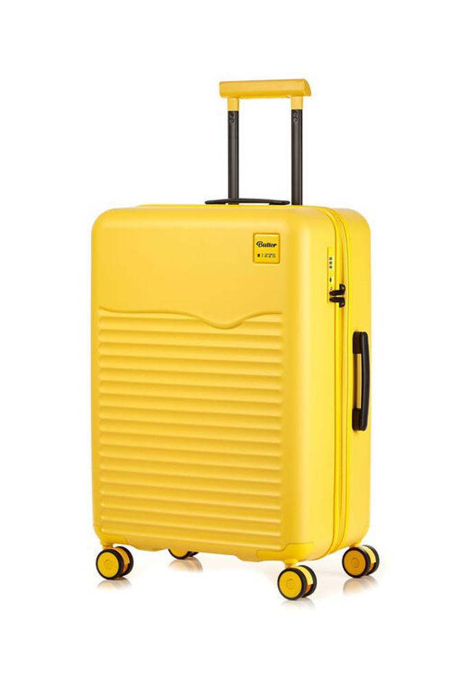 統一時代百貨台北店的Samsonite聯名BTS BUTTER X SR 24吋行李箱，推薦價8800元。（統一時代百貨台北店提供）