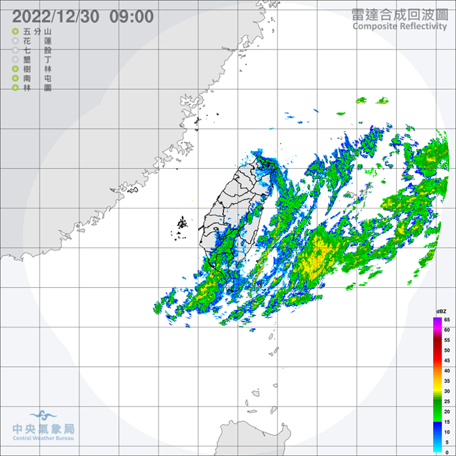 中央气象局预报指出，今天（３０日）东北季风持续影响，天气跟昨天类似，迎风面的桃园以北、东半部及恒春半岛降雨机率仍高，其中基隆北海岸、东北部地区及大臺北山区下雨时间较长，有局部大雨发生的机率，其他地区亦有零星短暂雨，不过在新竹以南的平地慢慢会转为以云量偏多的天气为主。（翻摄自中央气象局／林良齐台北传真）