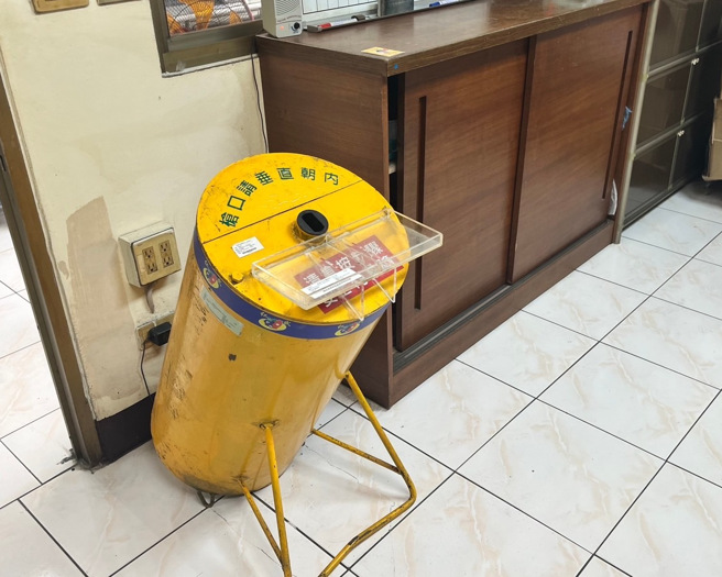 高雄昨不平静！仁武员警清枪误击 ，又爆大寮枪击1死1伤，图为案发清枪桶。(戴志扬翻摄)