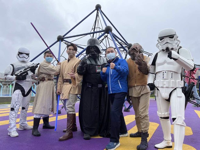 ▲新北市长侯友宜出席星际游戏场启用典礼。(图／王扬杰摄、汐止区公所提供)
