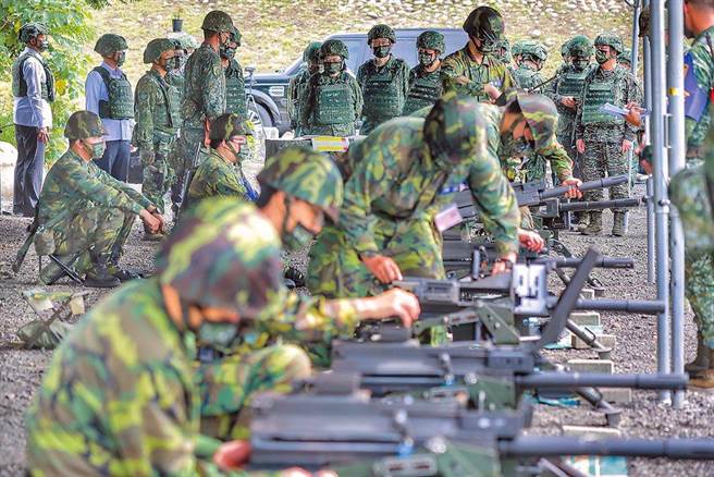 台湾民主基金会民调显示，超过7成民眾愿意为保卫台湾而战。（本报资料照）