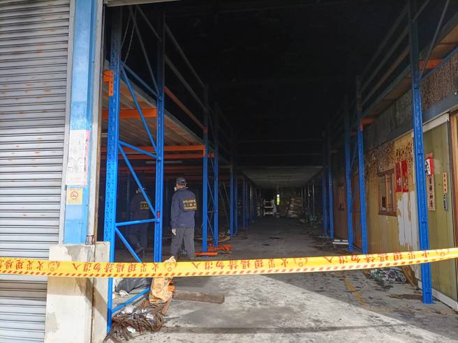 丰原违建工厂大火酿4死火源找到， 疑现场工人「电銲火星」引燃挥发溶剂。(陈淑娥摄)