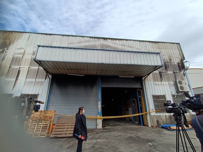 丰原违建工厂大火酿4死火源找到， 疑现场工人「电銲火星」引燃挥发溶剂。(陈淑娥摄)