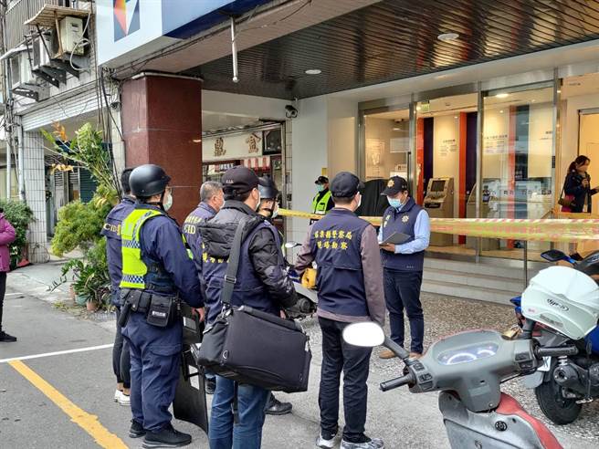 苗栗警分局29日举行金融机构防抢演练。（苗栗警分局提供／谢明俊苗栗传真）