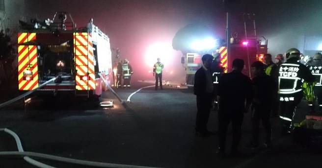 中市丰原4死大火，消防局初步研判，不排电焊火花引燃油漆溶剂挥发气体酿祸。（资料照片）