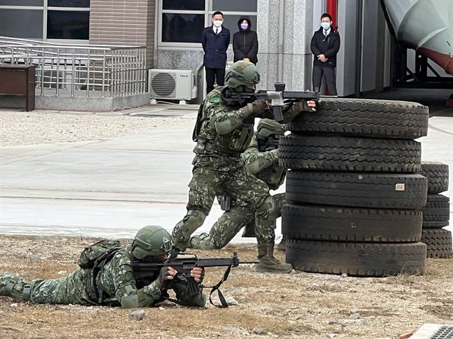 役期宣布改革后 首度视察营区 总统：新制下 当兵这一年 绝对不是浪费一年。曾薏苹摄