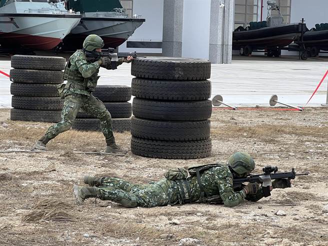 役期宣布改革后 首度视察营区 总统：新制下 当兵这一年 绝对不是浪费一年。曾薏苹摄