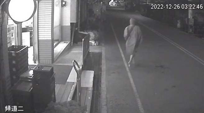 芳苑某超商出现雨衣大盗持刀抢钱，3天内被逮捕。（芳苑警分局提供／吴敏菁彰化传真）