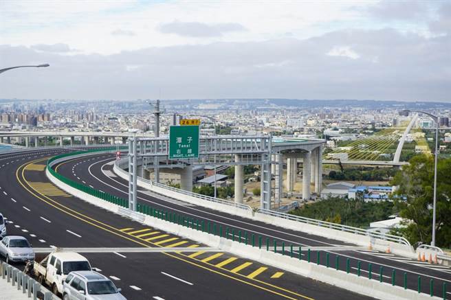 国道4号台中环线丰原潭子段将提早1年完工，预计明年1月16日通车。（陈淑娥摄）