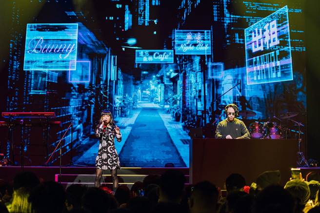 原子邦妮昨担任Clean Bandit演唱会的开场嘉宾。（尼贺创意行销提供）