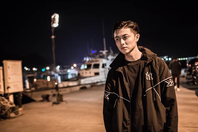 王子在《山中森林》中首次挑战黑道题材。（喜鹊娱乐提供）