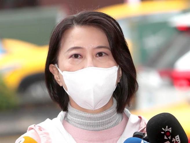 王鸿薇痛批，蔡英文总统当初力挺的国产疫苗，如今涉嫌犯罪，要不要出来说明，难道又要躲起来了吗？（郑任南摄）