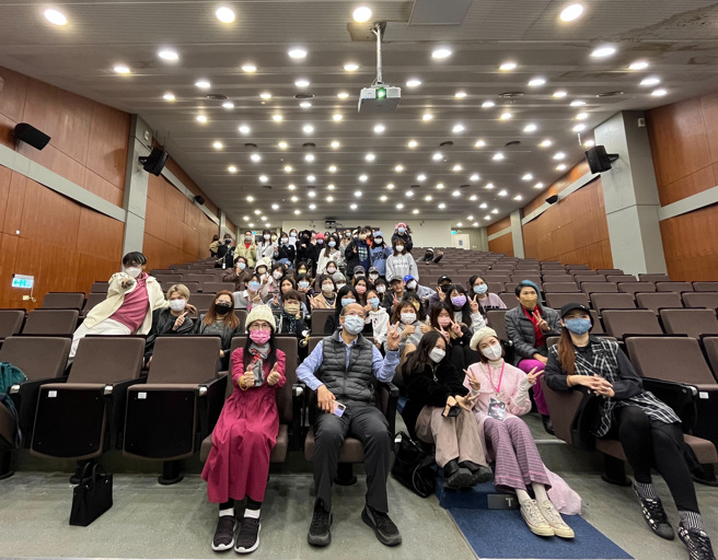 长江杯金裳奖校园说明会来到树德科技大学流行设计系。（图/长江杯金裳奖执委会提供）