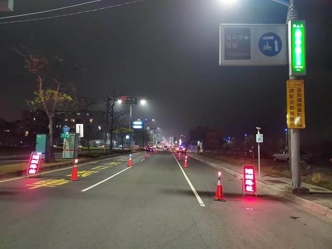高雄警方于元旦假期，在市内重点路段启动酒驾大执法。（翻摄照片／崔正纲高雄传真）