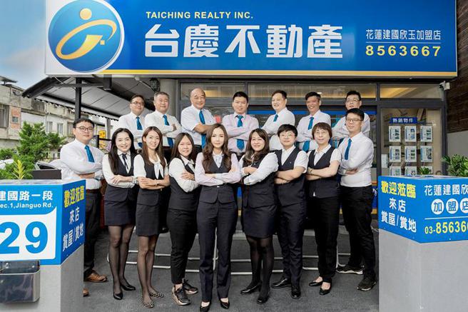 33岁就创业的曾欣玉店东，诚实服务深获信任，今年拼出「台庆不动产东台湾第一」好成绩。（图／永庆提供）