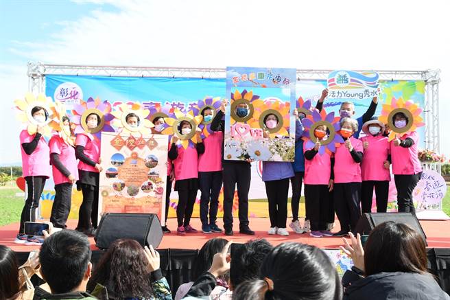彰化县政府结合8个乡镇市，提出150公顷花海攻略地图，邀情春游来彰化漫游花田赏百花，深入在地风情。（吴敏菁摄）