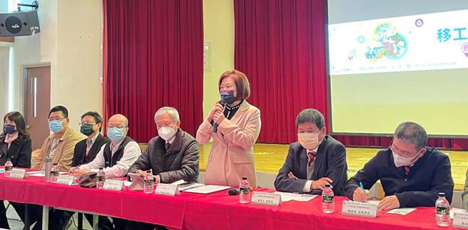 勞動部部長許銘春（中）與工業區廠商聯合總會共同舉辦「移工留才久用方案」座談會。（圖／勞動部）