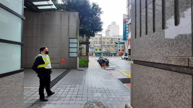 「藝起發光」教會新據點是該區的高級住宅，戒備森嚴。（粘耿豪攝）