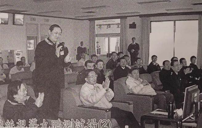 陈水扁总统视导中科院九鹏基地。（摘自龚家政先生访问纪录）