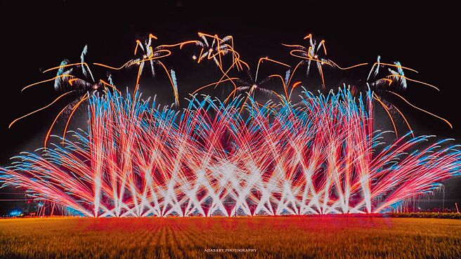 台南市政府29日公布跨年晚会倒数后将施放2分钟半的烟火，让民眾在璀璨烟火陪伴下迈入2023年。图为烟火模拟画面。（台南市政府提供／曹婷婷台南传真）