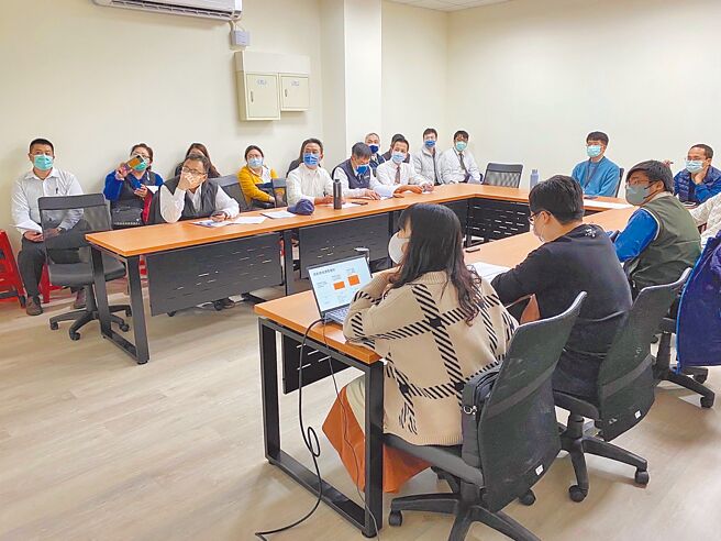 台中市日前发生公车撞死母婴事件，事发后中市交通局召回市区客运业者全面检讨。（台中市政府提供／张亦惠台中传真）