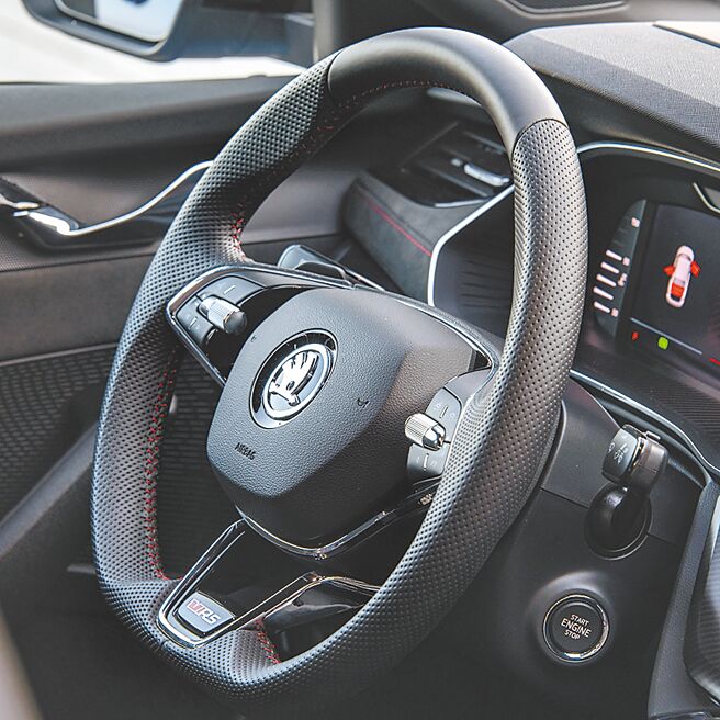 RS專屬HOD電容感應三幅方向盤。（陳大任攝）