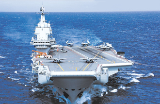 陸在南海不只危險攔截 還有山東艦帶頭模擬攻擊美艦