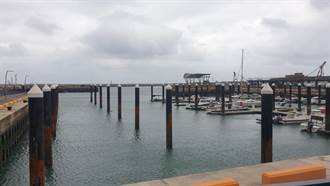 2億竹圍漁港碼頭啟用一年即毀損 前市府遭民代批「便宜行事」