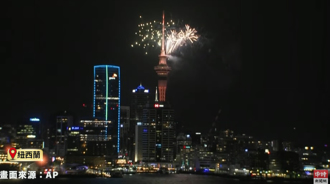影》全球最早迎接2023 紐西蘭天空塔絕美煙火照亮夜空