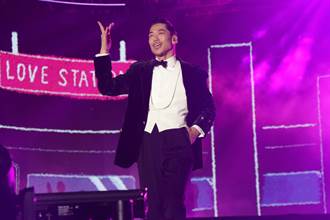 AKIRA跨年開場！國民姐夫魅力嗨翻全場 桃園湧4.6萬人