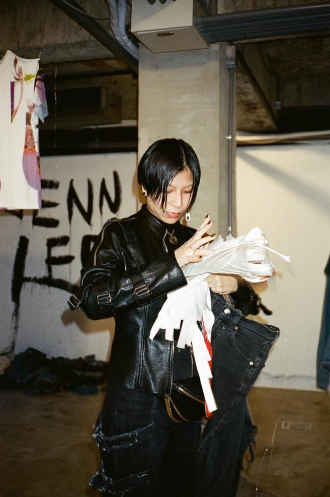 台灣設計師JENN LEE李維錚，其設計風格叛逆不羈，獲國內外時尚媒體關注。(JENN LEE提供)