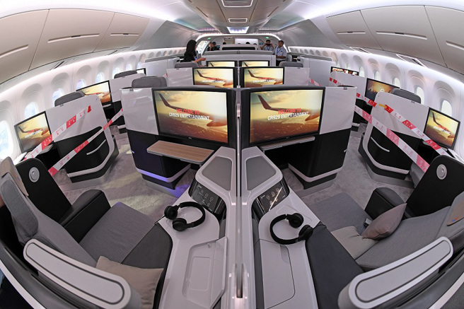 C919在技术、效能、里程等各方面参数与波音、空巴相比都没有优势，唯一称得上的优势是媒体送上的2项：座位舒适、价格便宜。（图／新华社）