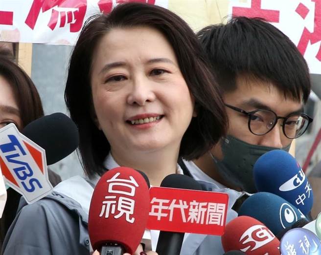 王鴻薇今反問，當過去大家都在提醒不該護航高端時，吳怡農當時有沒有反映？（趙雙傑攝）