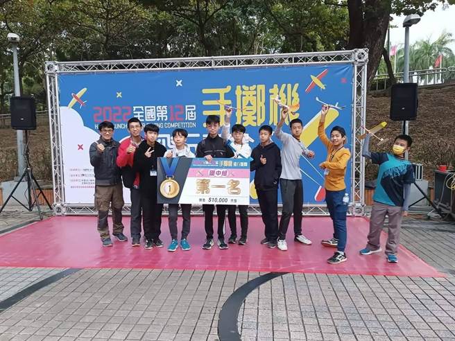 全國手擲機飛行競賽，北新國中奪冠。（台中市教育局提供）
