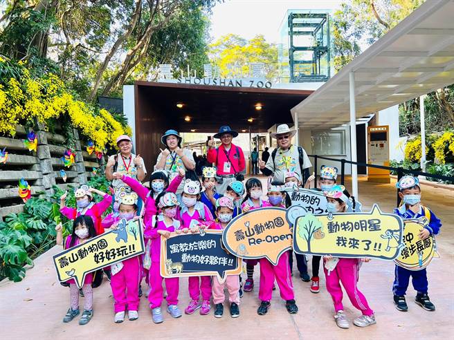 小朋友到壽山動物園參訪。（柯宗緯翻攝）