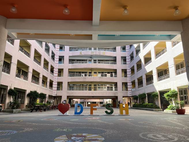 丹鳳高中今年完成校舍補強。（新北市教育局提供）