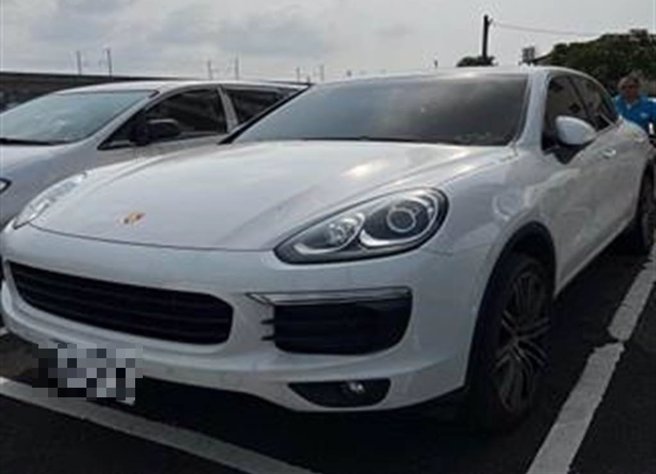 1月4日加开场的拍会，届时将会拍卖一台要价340万起跳2015年7月出厂的保时捷凯燕休旅车。（高分署提供／杨舒婷高雄传真）