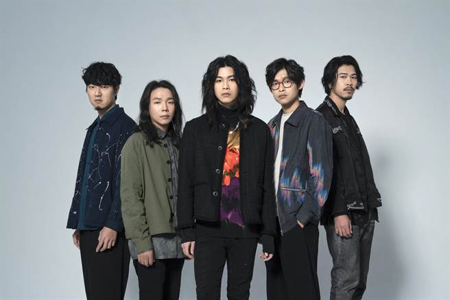 麋先生扛25公斤器材赶场台南、台中跨年演唱会宠粉。（相信音乐提供）