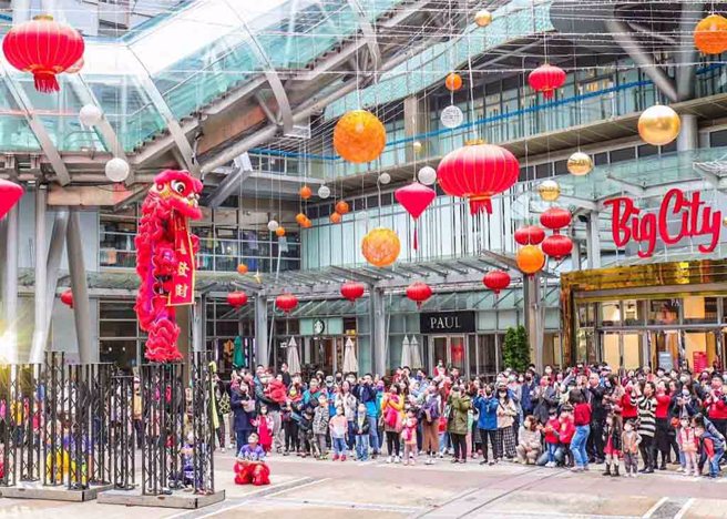 全台购物中心龙头远东巨城购物中心，每年开春祥狮献瑞发红包，吸引大批民眾同迎新春。
(图／远东巨城购物中心提供)
