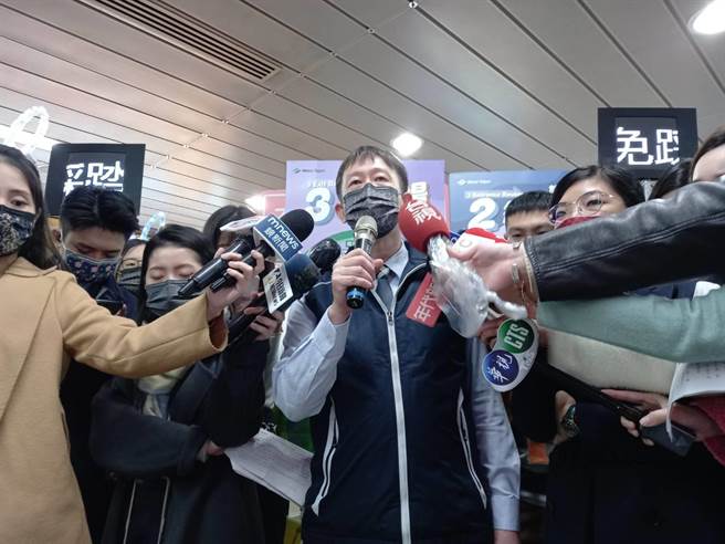 台北捷运公司站务处处长胡正伦指出，截至下午5点，捷运全线总运量已达96万人次，较去年同期增加4万人次。（北捷提供／李奇叡台北传真）