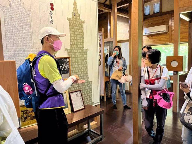 校长梦工厂记载凤林的教育与学风。(图／花莲县环境保护局提供)


