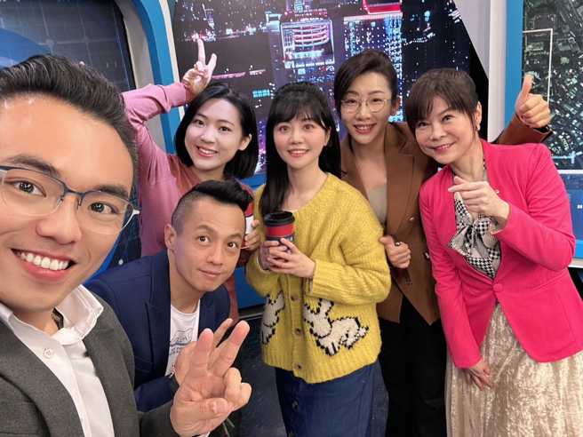 台北市议员徐巧芯贴出跟高嘉瑜、台北市议员林珍羽合照。（图／取自徐巧芯脸书）