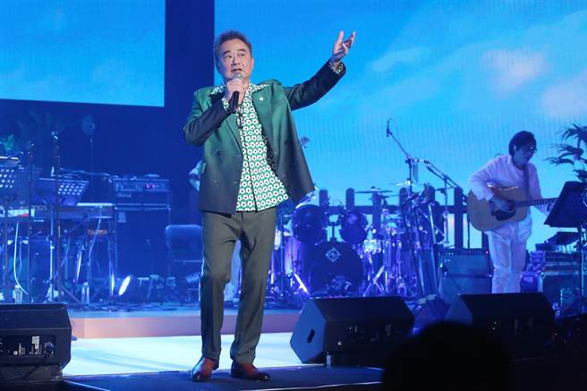 陳昇31日晚間在台北國際會議中心舉辦跨年演唱會，熱情與粉絲迎接新年。（宜辰整合行銷提供）