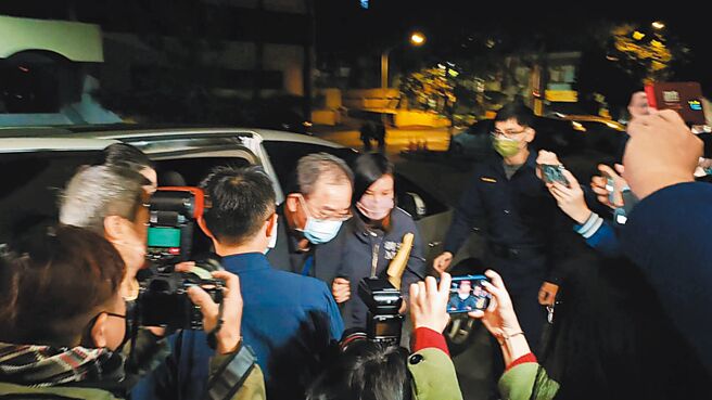 士检侦办高端内线交易，基亚董事长张世忠讯后以30万元交保。（陈鸿伟摄）
