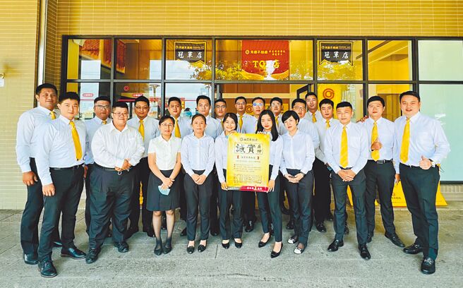 周佳纬加盟永庆不动产不到2年，今年就率队拚出1.2亿元业绩！（永庆房产集团提供）