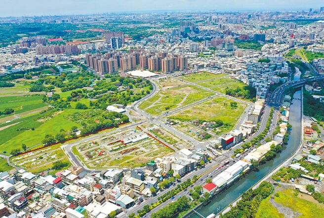 藏美建设、国扬集团合作推出的饭店宅「藏美东京都」邻近大片绿地。（业者提供）