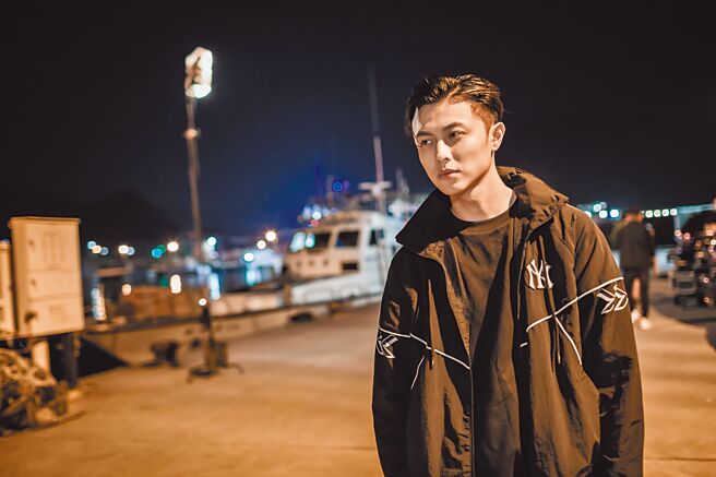 王子在《山中森林》中首次挑战黑道题材。（喜鹊娱乐提供）