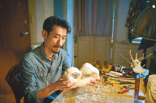 陈竹升跨界歌坛推出创作专辑《换场》。（三川娱乐提供）